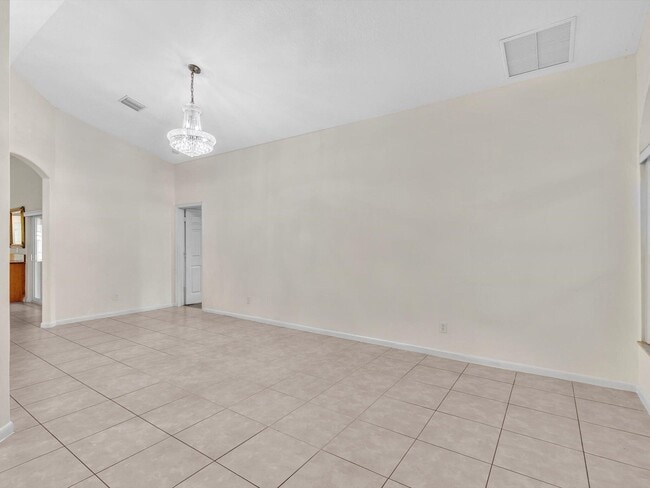 Photo - 706 C St