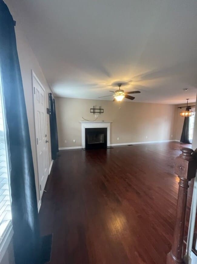 4903 Falling Star Ln