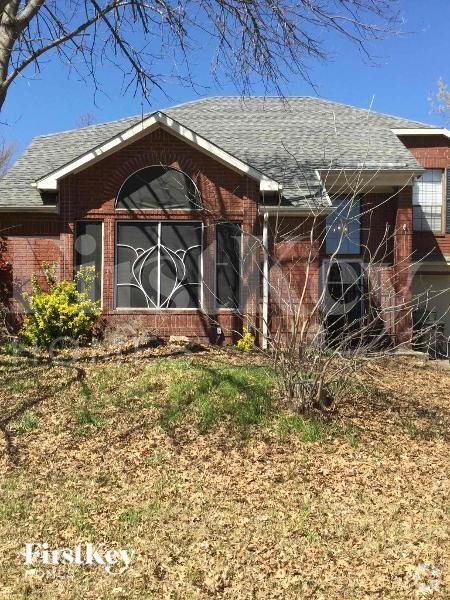 Building Photo - 1523 Stratford Dr Rental
