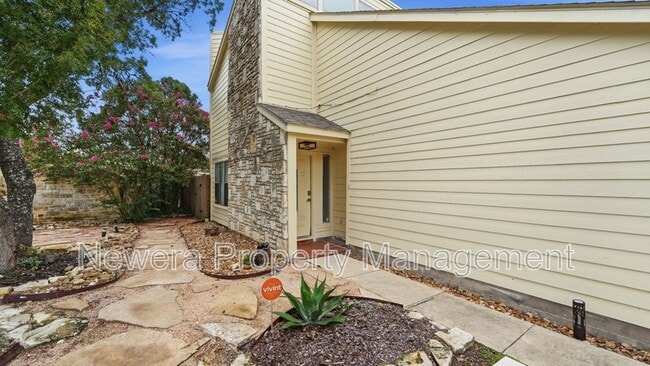 Building Photo - 8515 Echo Creek Ln