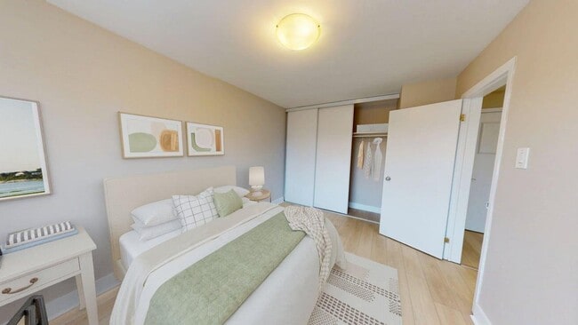 Photo - Arbor Village - 1030 & 1040 Hollington