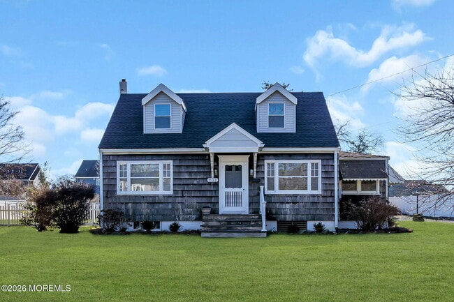 Photo - 633 Agnes Ave