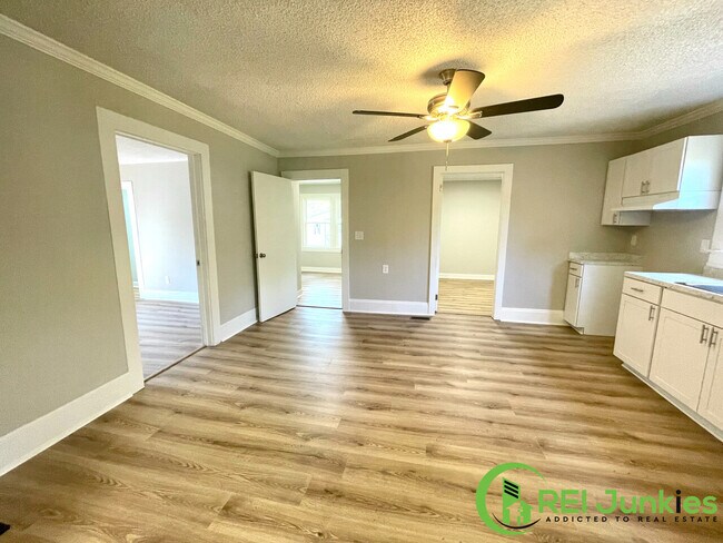 Photo - 622 Martha Dr House