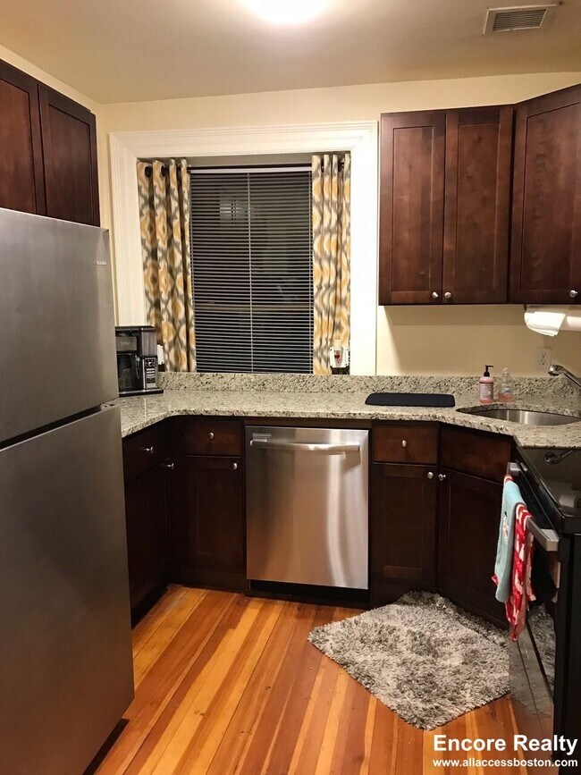 Photo - 1463 Beacon St Unidad 38