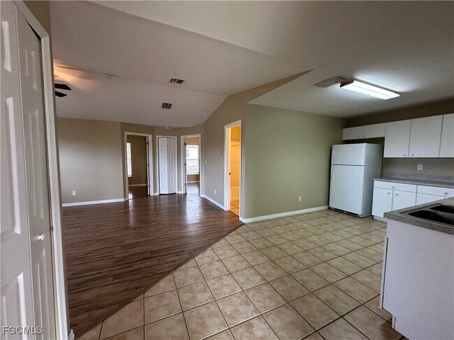 Photo - 1125 Gilbert Ave S