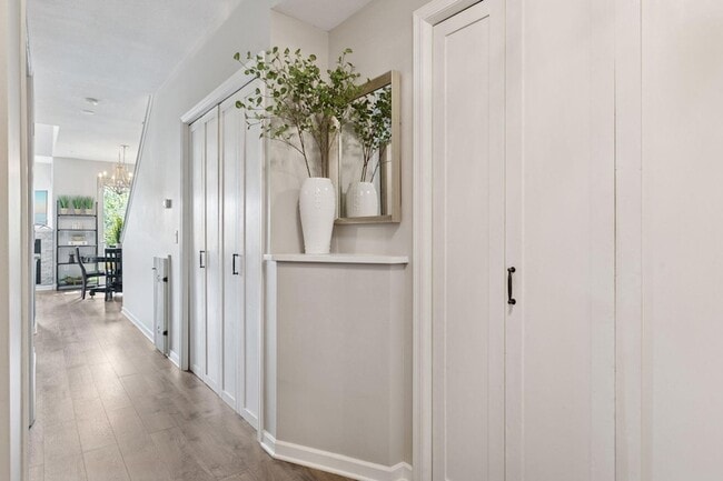 Photo - 640 Main St N