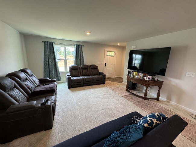 Photo - 4 bedroom, 2.5 baths in a Seneca neighborhood