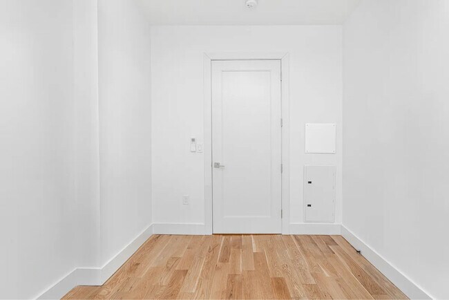 Photo - 223 E 96th St