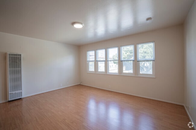 1BR, 1BA - 600 SF - Living Room