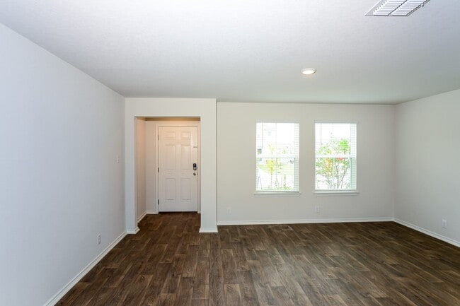 Photo - 9807 Spotted Rose