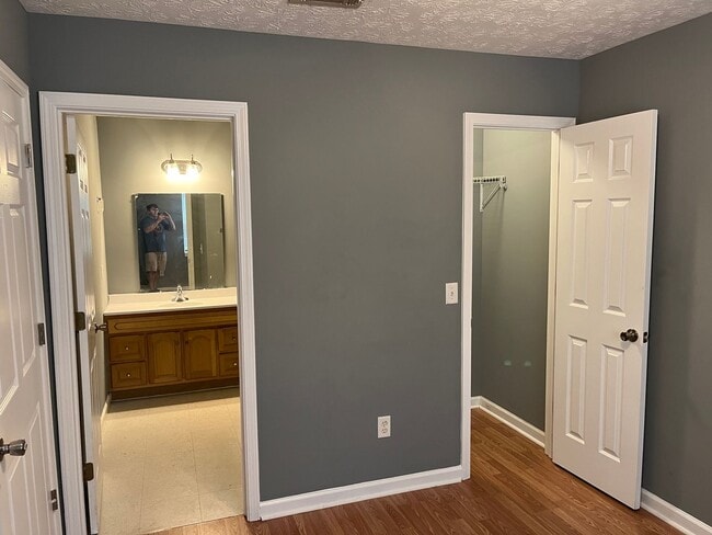 Photo - CLOSE TO UNIVERSITY