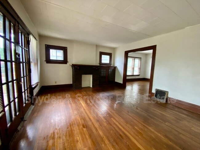 Photo - 400 Cloverdale Ave