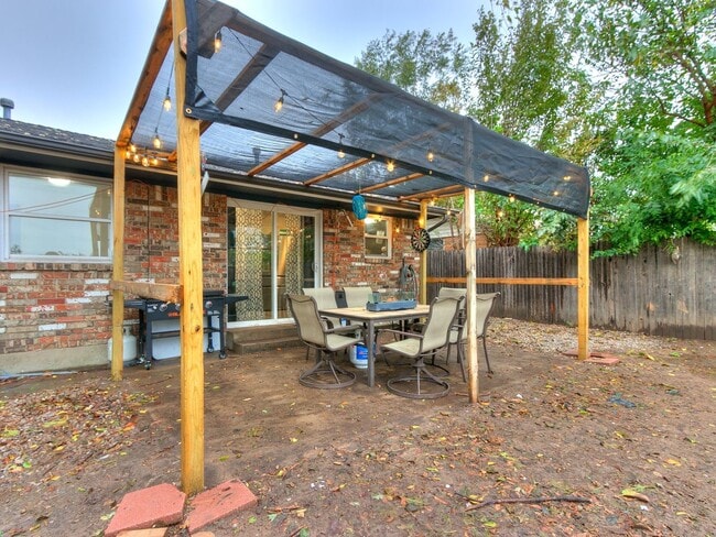 Photo - 605 SW 10th St