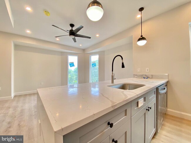 Photo - 6100 Ridge Ave Unidad 3