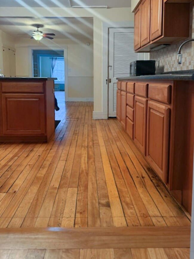 Photo - 30-32 Sherman St - Lakefront Living, Right in the Heart of Burlington Unidad 32-1