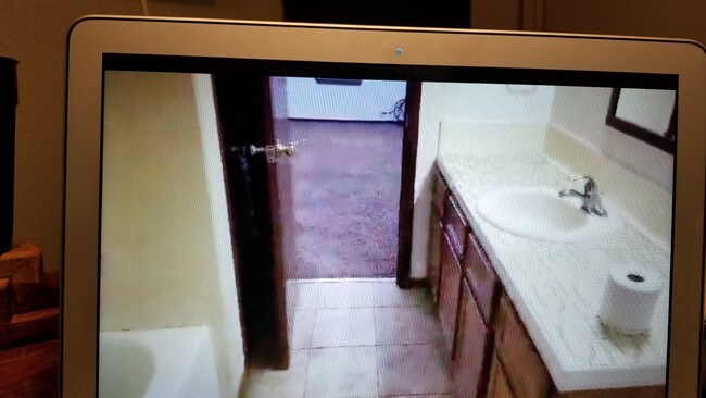 Upstairs Bath - 3113 Wayside St