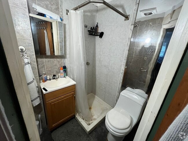Building Photo - 45 Longwood Ave Rental