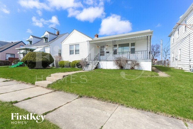 Photo - 251 E 25th St