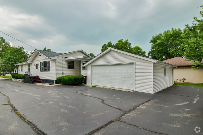 Building Photo - 302 Merrill Ave Rental