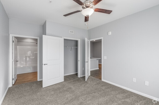 2BR, 2BA - 995SF - Master Bedroom