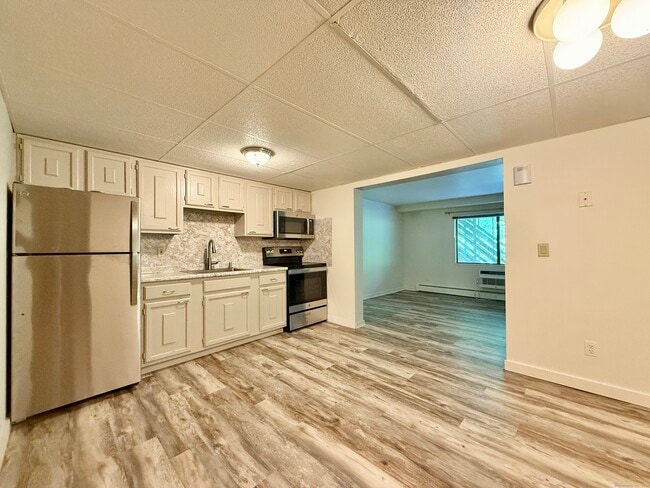 Building Photo - 388 S Main St Rental