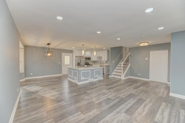 Photo - 585 Cambridge Way