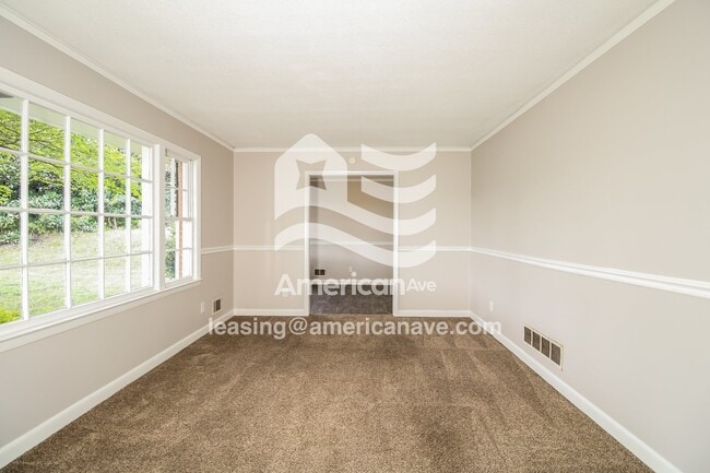 Photo - 2300 Oakcrest Rd