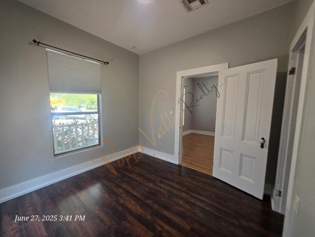 Photo - 305 Grandview Ave