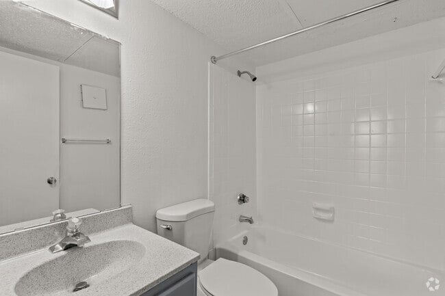 2BR, 2.5BA - 1045 SF - Bathroom