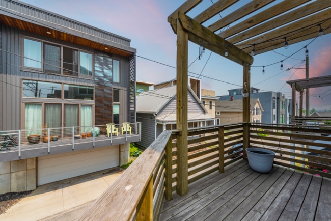 Photo - 721 University Ct