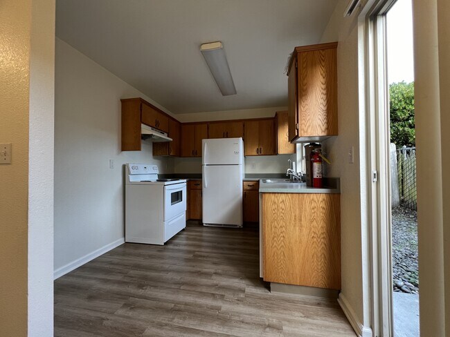 Photo - 1598 Railroad Dr