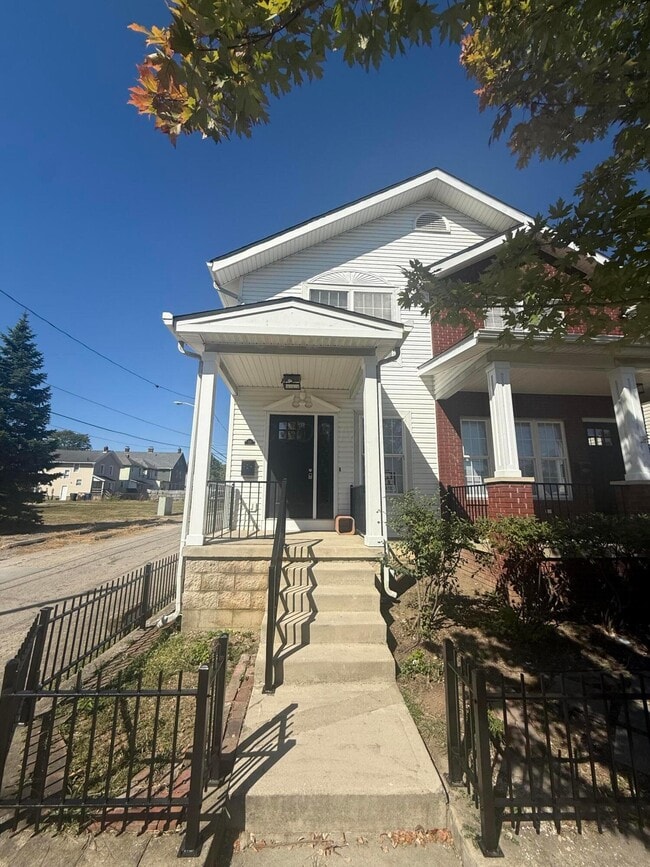 Building Photo - 371 Taylor Ave Rental