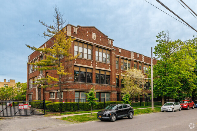 Madison Court Condos - Madison Court Condos