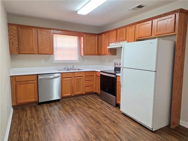 Photo - 100 Rosehip Ln