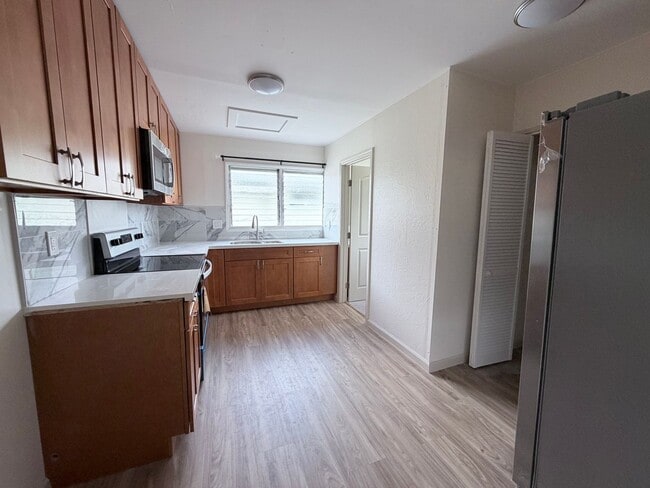 Photo - 2210 N School St Unit 2 Bedroom US