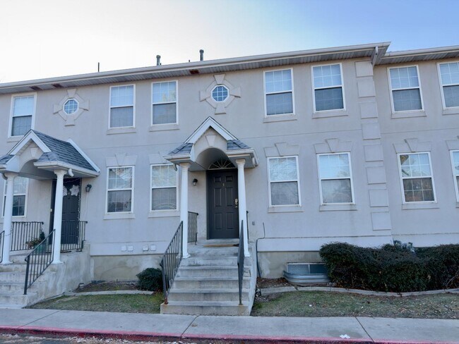 Building Photo - 1947 S Columbia Ln