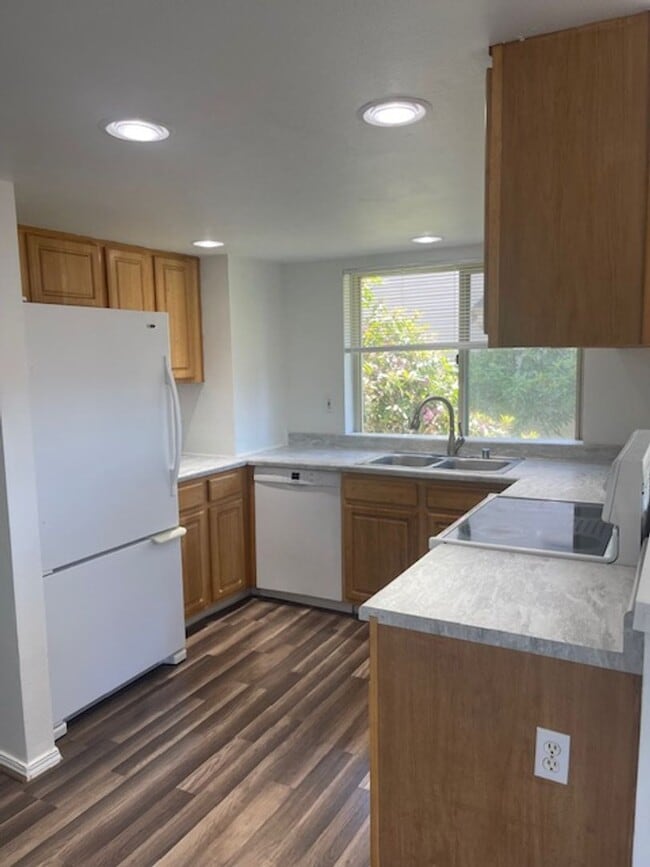 Photo - 3 Bed, 2 1/2 Bath Apartment w/garage in duplex in Auburn, WA, $2,750/mo. Unit A