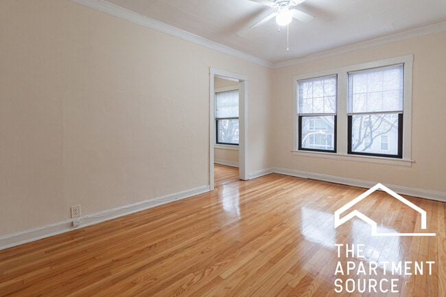 Building Photo - 3002 N Racine Ave Unit 2