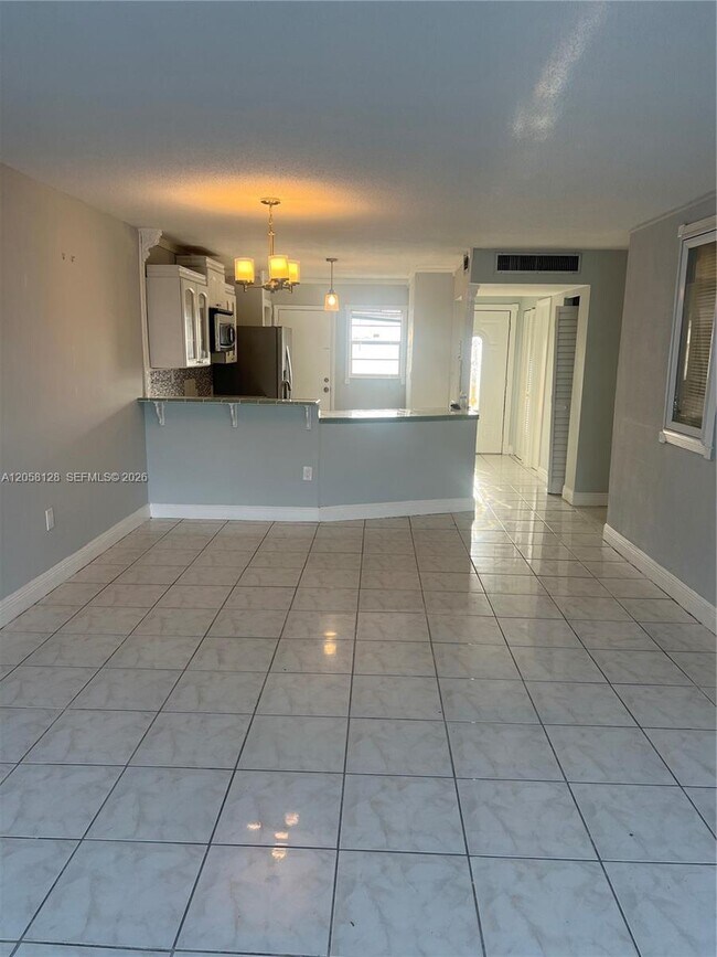 Building Photo - 1780 NE 191st St Unit 410-2