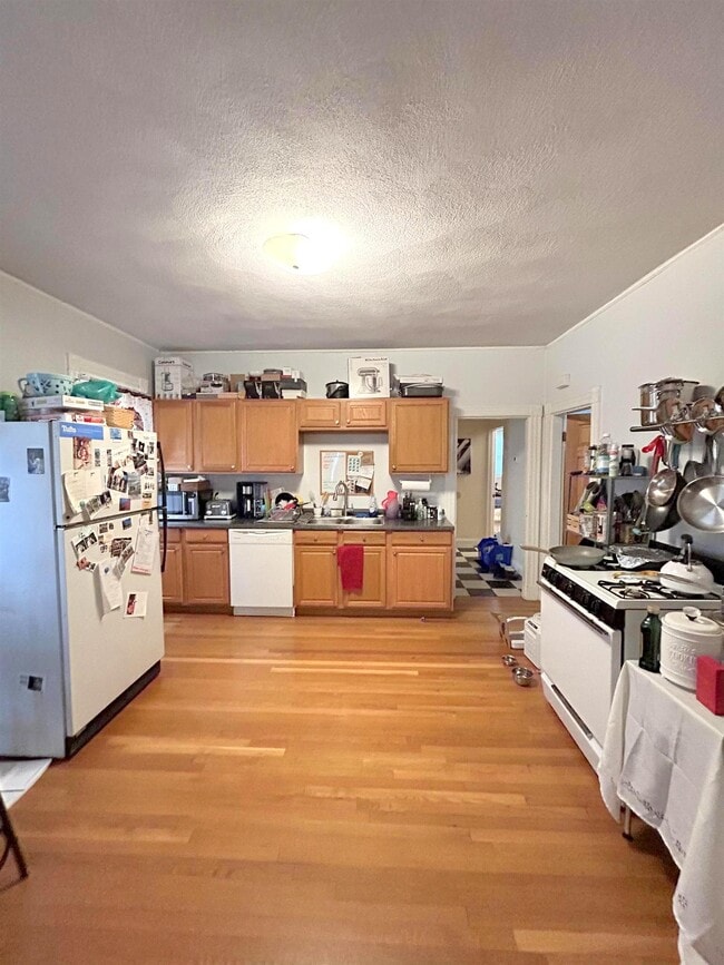 Photo - 578 Main St Unit 1