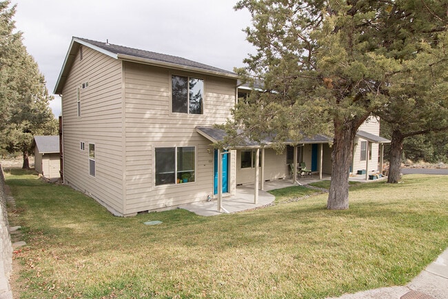 Building Photo - 2528 NE Conners Ave Unit 100