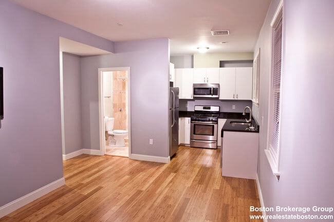 Building Photo - 195 W 3rd St Rental