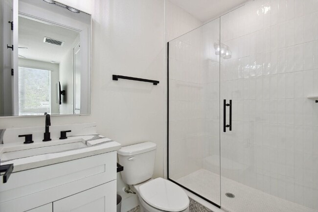 Photo - Luxurious 3 Bedroom Condo with Spacious Layout and Prime Location in Tampa, FL! Unit 2