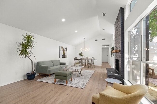 Photo - 2019 Wilcrest Dr