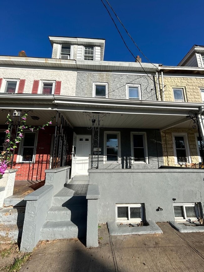Photo - 126 D'Arcy Ave