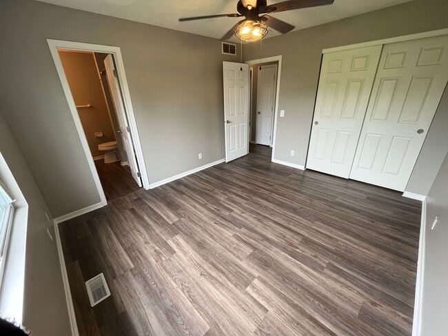 Photo - Bright & Spacious 3 Bedroom Bellevue Home!!