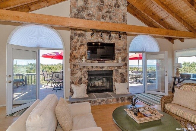 12 Sea Breeze Walk