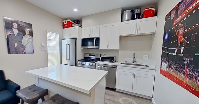 Photo - 5162-5166 Ewing St. Unidad 5164 Ewing St.