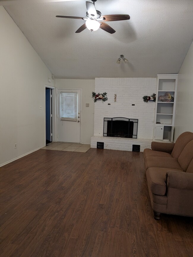 Photo - 419 Meadowcreek Cir