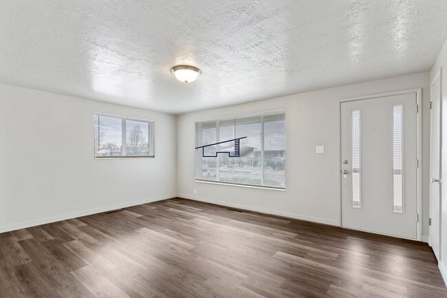 Photo - 138 Lynnwood Dr